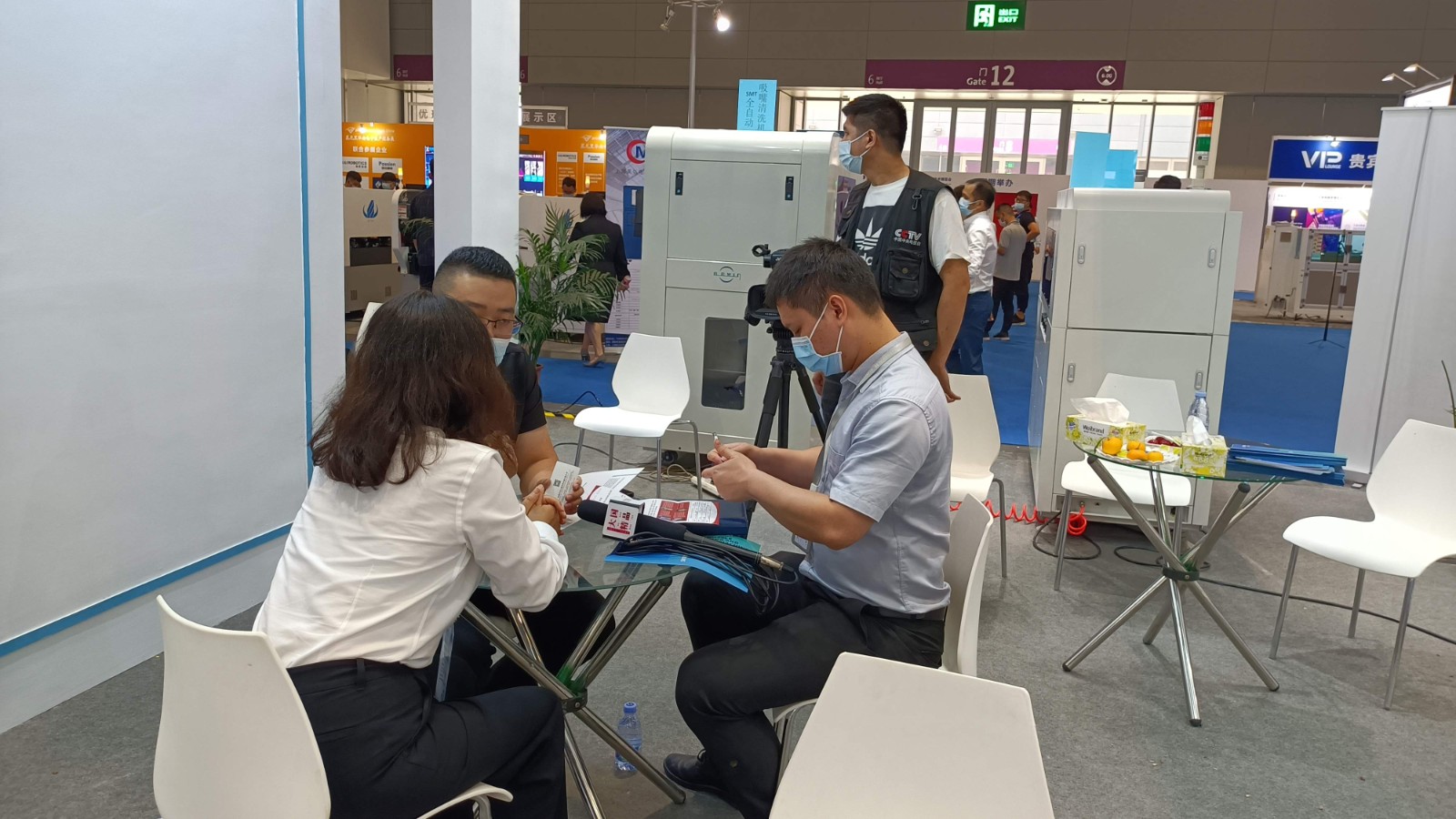 公司領導接受CCTV現場采訪 公司領導接受C<a href='/new/259.html' style='color: blue;' target='_blank'>CT</a>V現場采訪