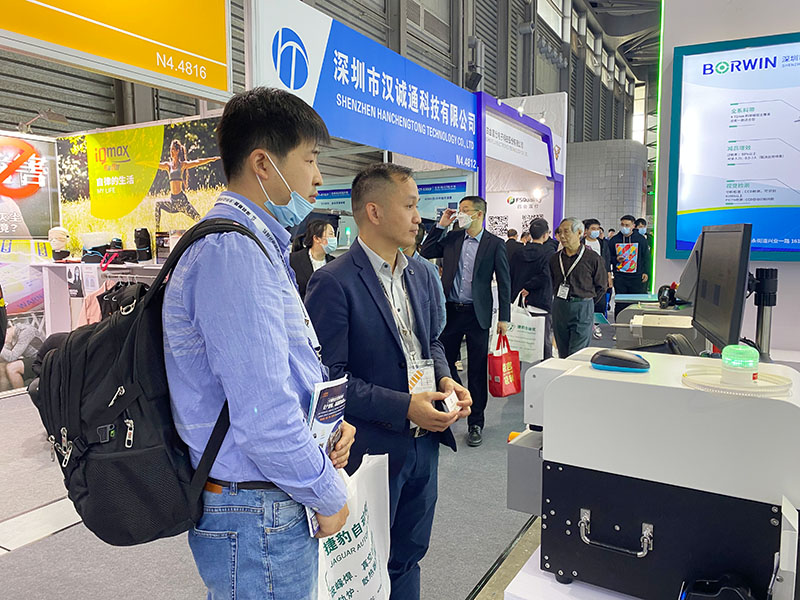 觀眾對測試儀興趣濃厚 觀眾對測試儀興趣濃厚